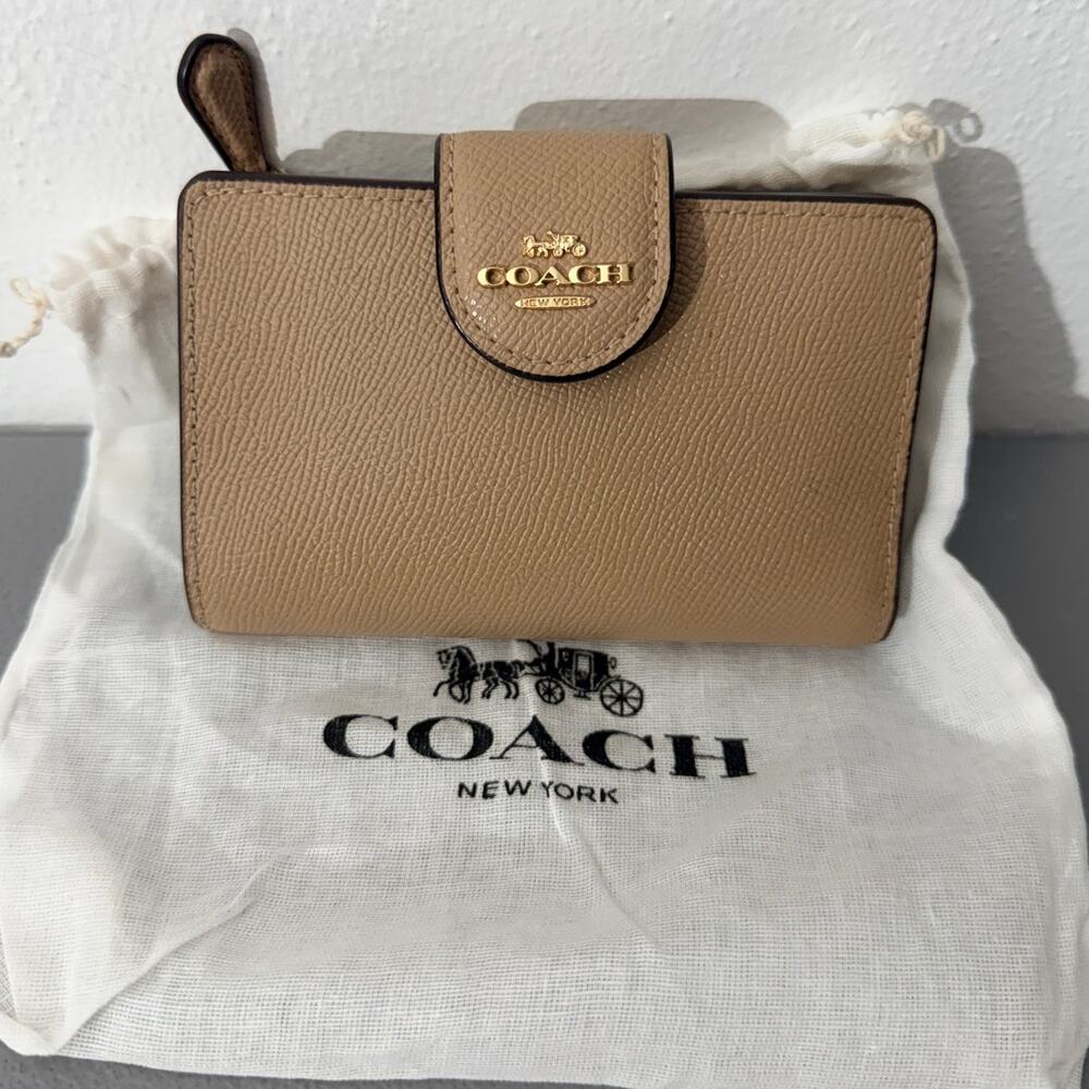 Coach Pebble Leather Trifold Wallet in Taupe